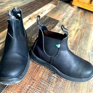 Men’s Blundstone CSA approved steel toes work boots.